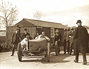 One of the many illustrations from the book Vauxhall Cars 1903-1918